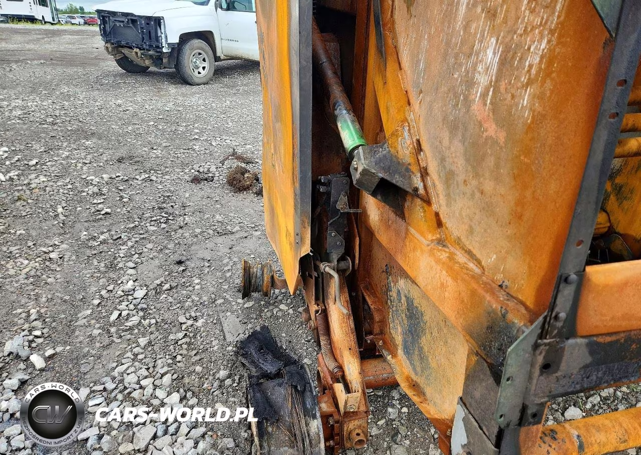 2002 Round Baler VIN:E00557X184214 - 10
