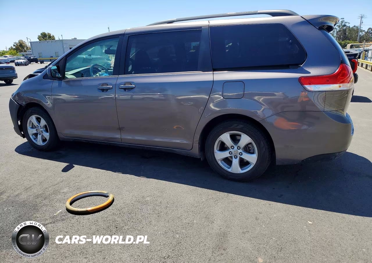 2012 Toyota Sienna Le VIN:5TDKK3DC4CS261108 - 2