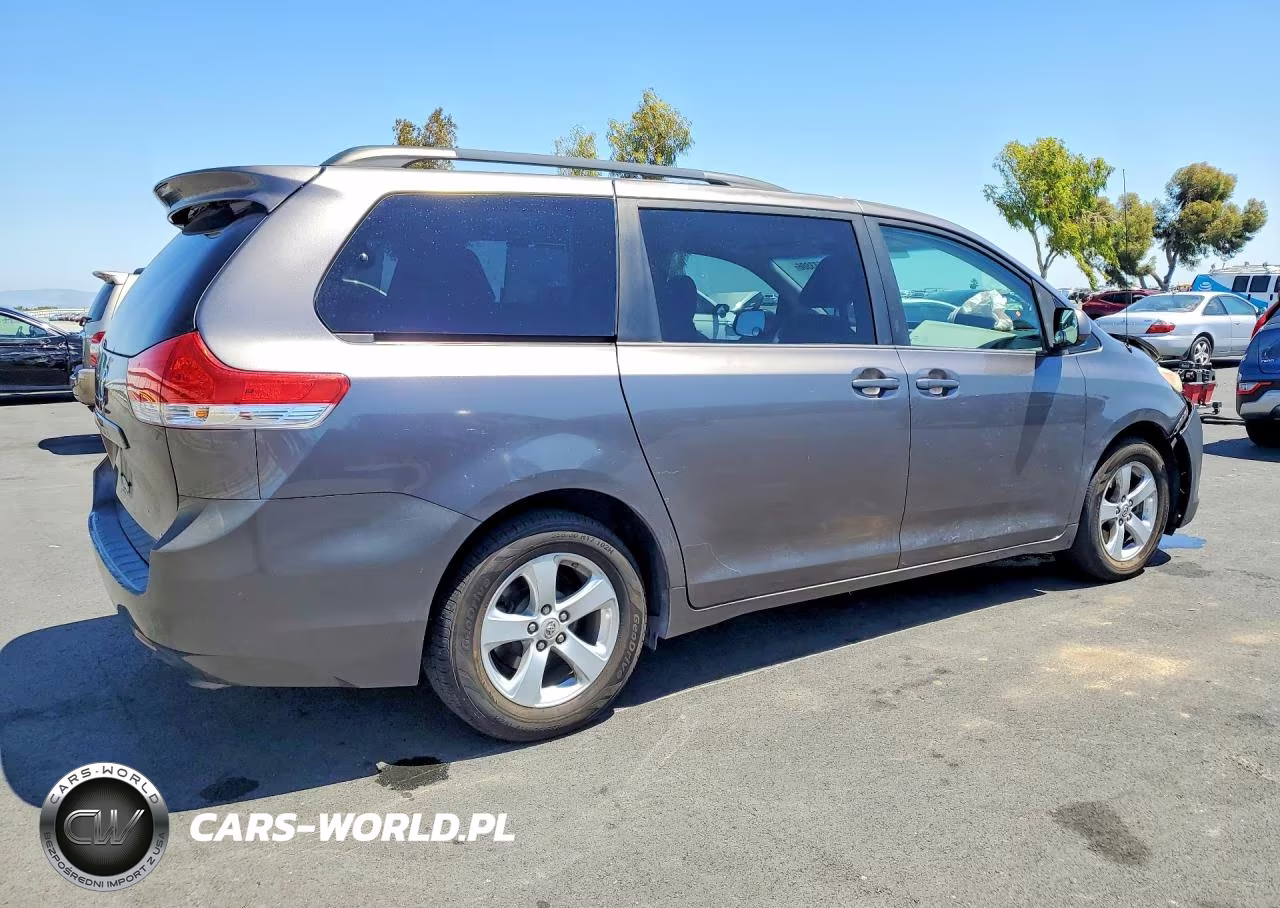 2012 Toyota Sienna Le VIN:5TDKK3DC4CS261108 - 3