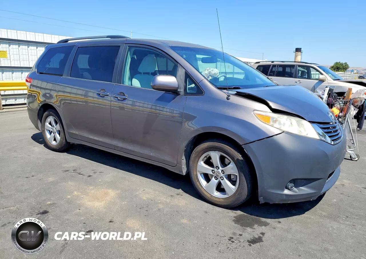 2012 Toyota Sienna Le VIN:5TDKK3DC4CS261108 - 4