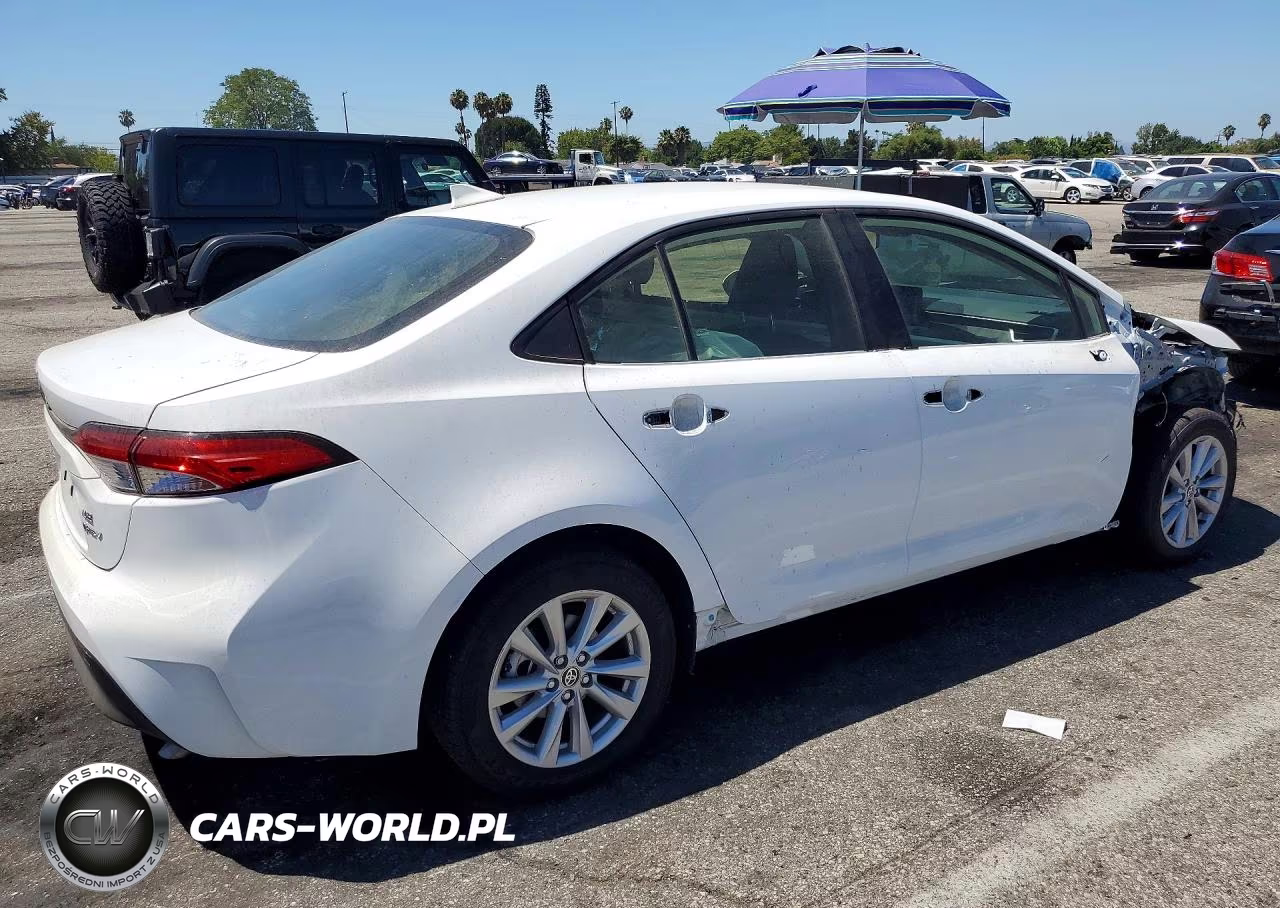 2025 Toyota Corolla Hybrid Le VIN:JTDBCMFE2S3080073 - 3