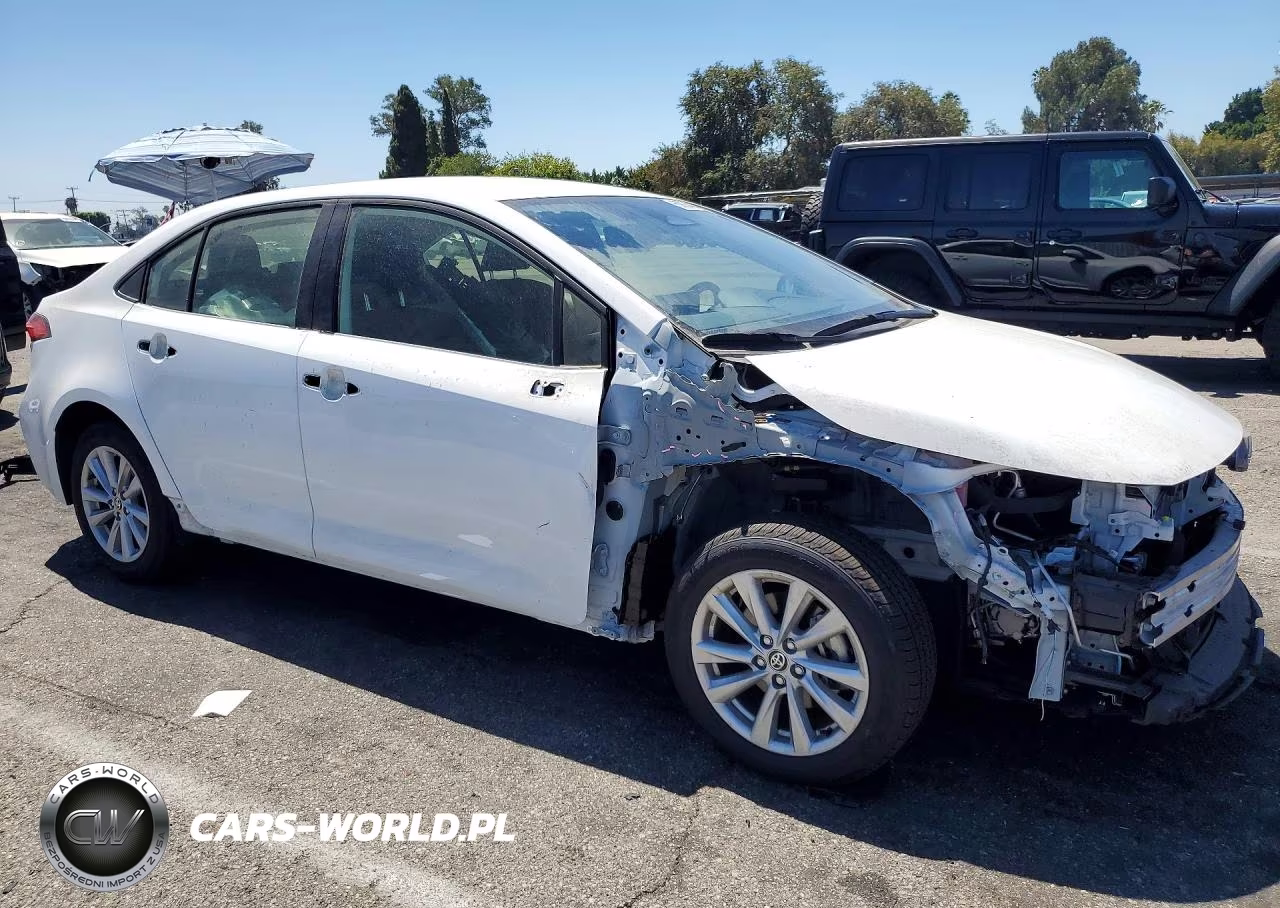 2025 Toyota Corolla Hybrid Le VIN:JTDBCMFE2S3080073 - 4