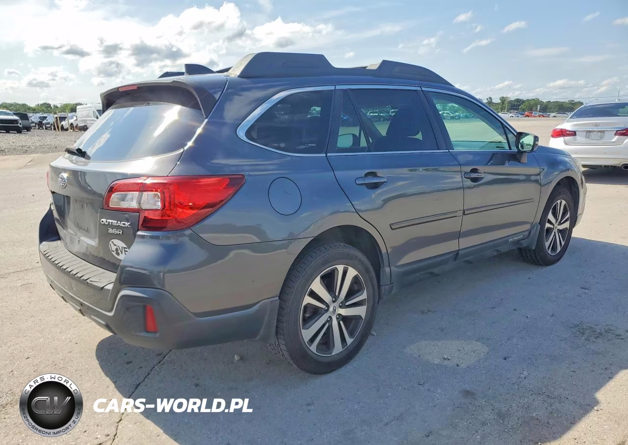 2018 Subaru Outback 3.6R Limited VIN:4S4BSENC6J3283423 - 3