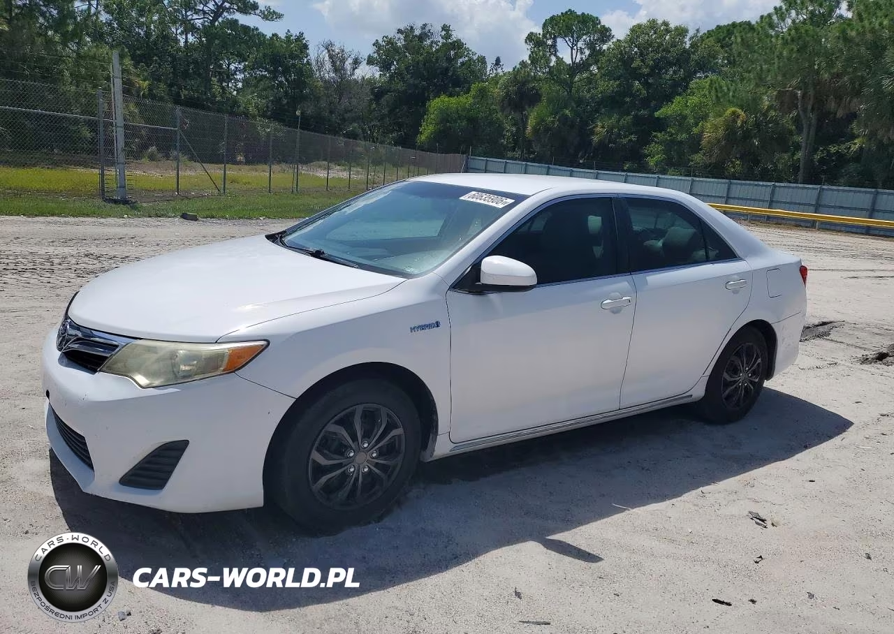 2013 Toyota Camry Hybrid Le – zdjęcie 1 z 12