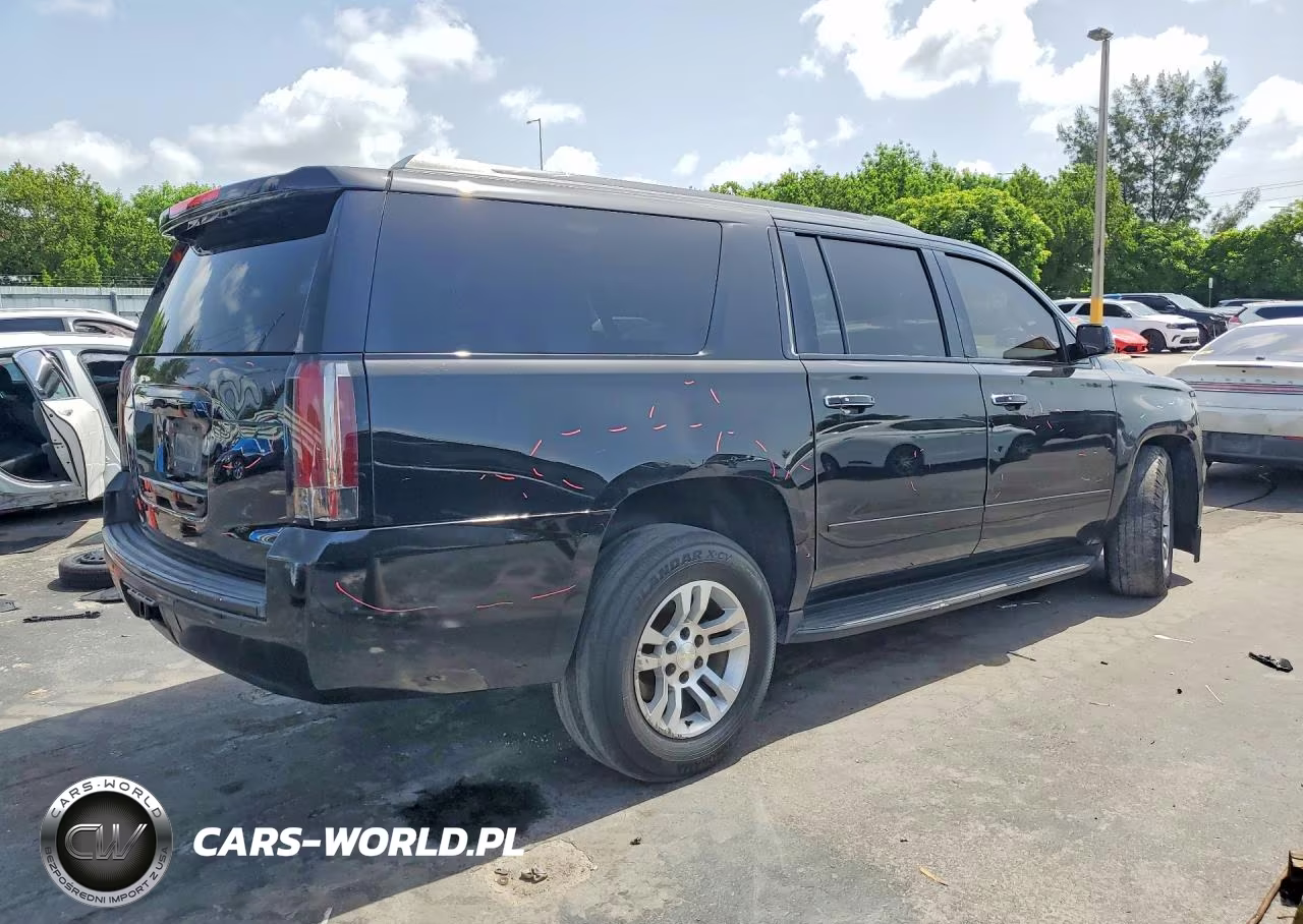 2019 Chevrolet Suburban C1500 Premier VIN:1GNSCJKC1KR306675 - 3