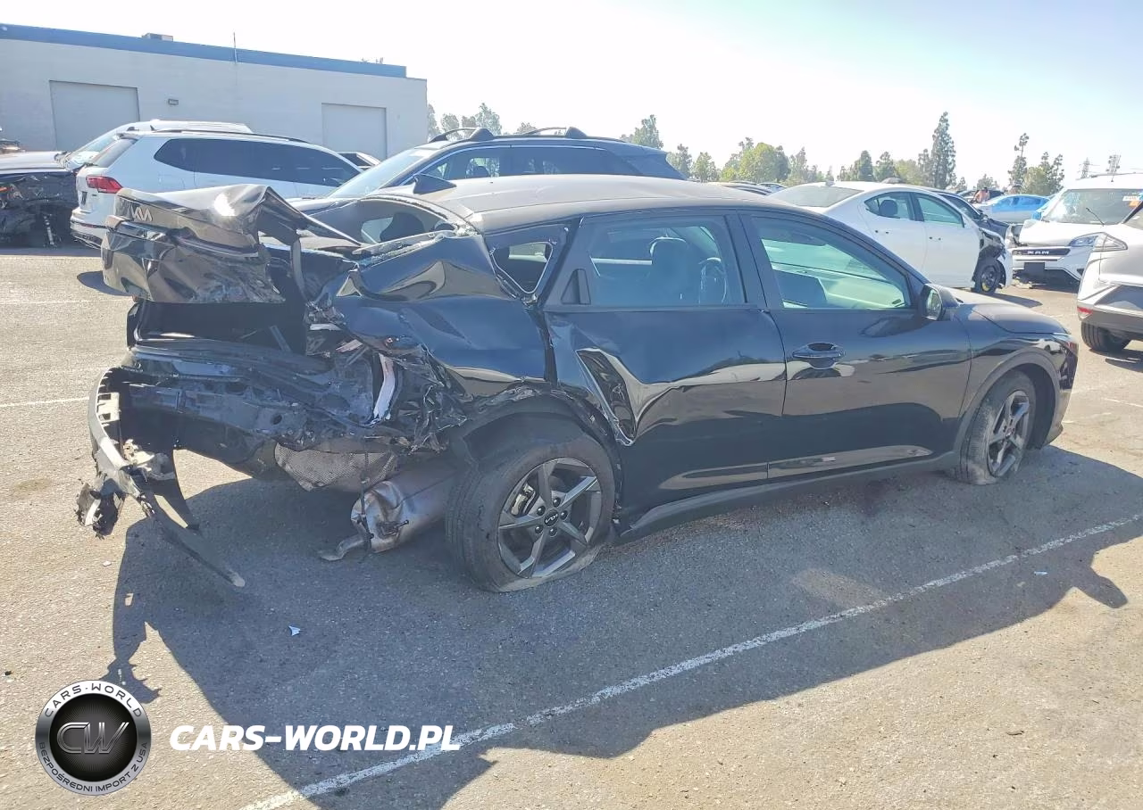 2025 Kia K4 Lxs VIN:3KPFT4DE3SE033017 - 3