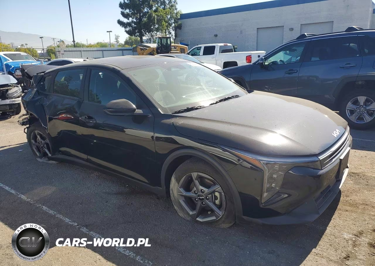 2025 Kia K4 Lxs VIN:3KPFT4DE3SE033017 - 4