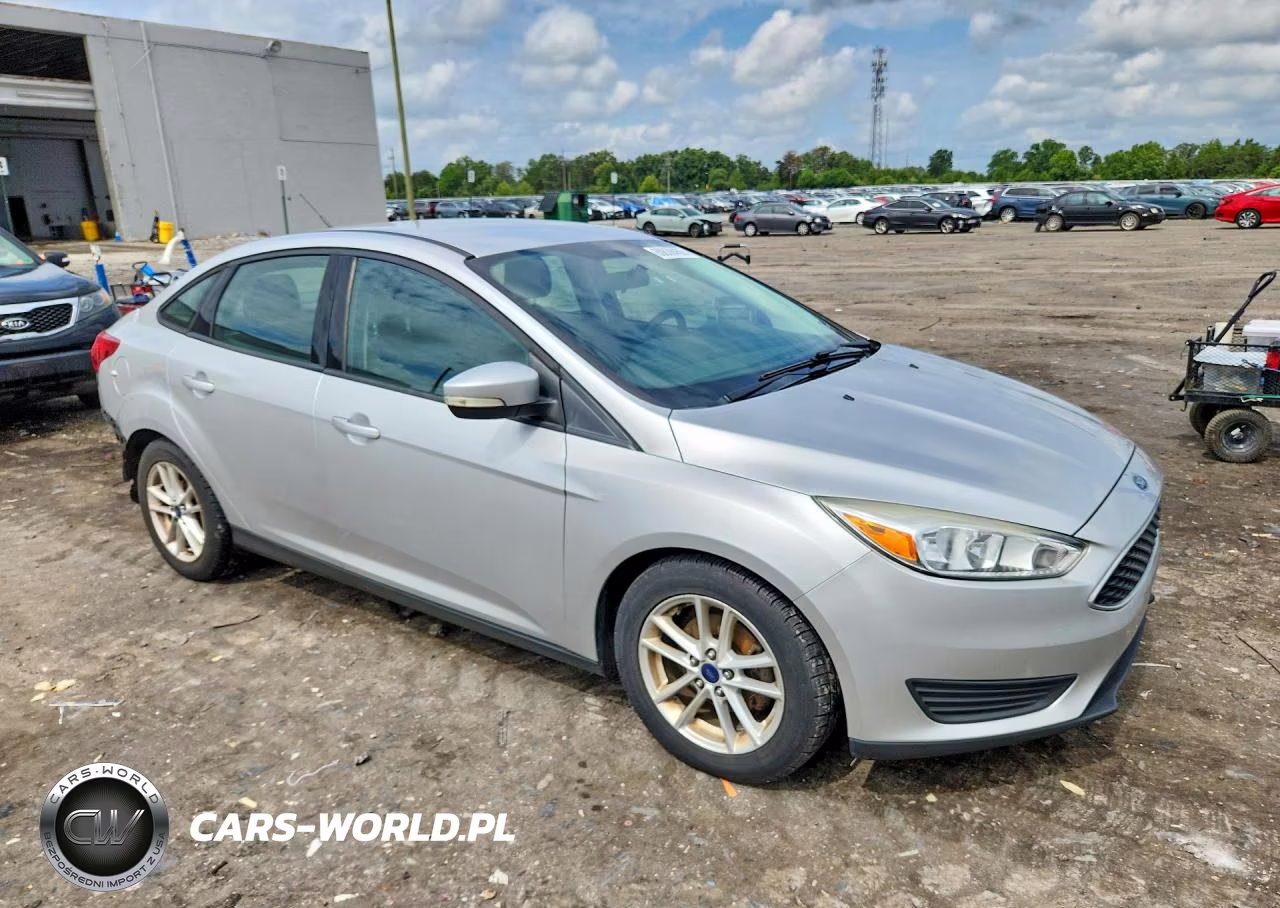 2016 Ford Focus Se VIN:1FADP3F21GL240423 - 4