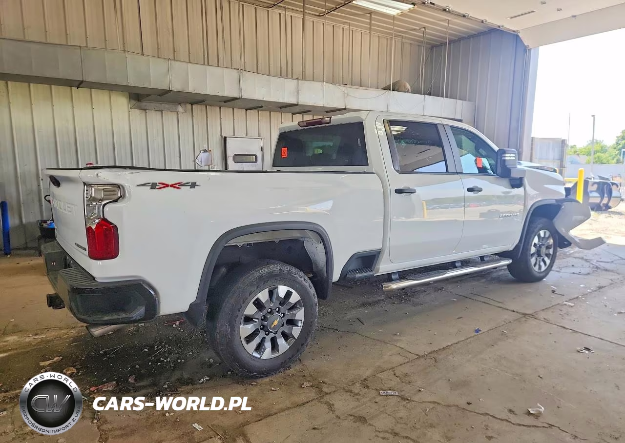 2022 Chevrolet Silverado K2500 Custom VIN:1GC4YME78NF211779 - 3