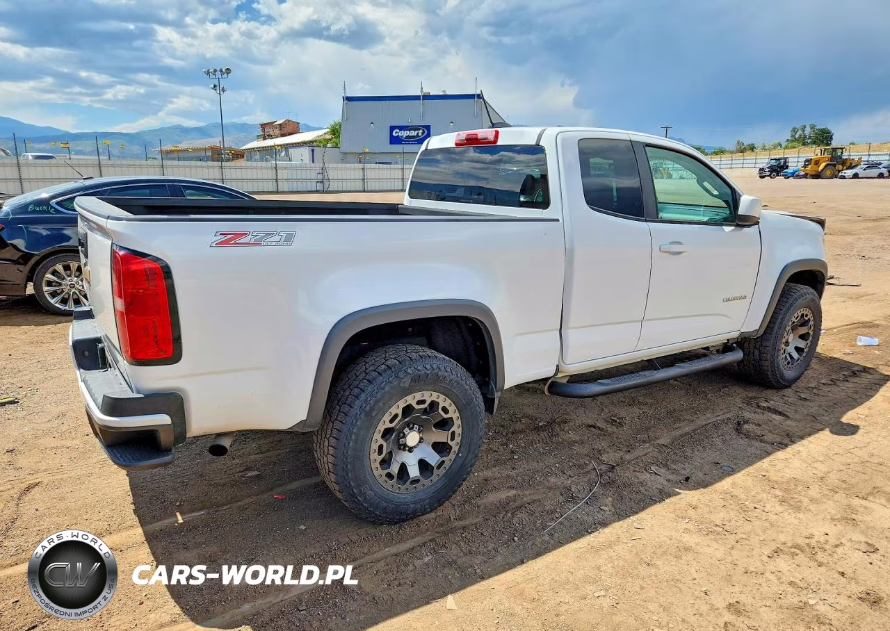 2015 Chevrolet Colorado Z71 VIN:1GCHTCE30F1145492 - 3