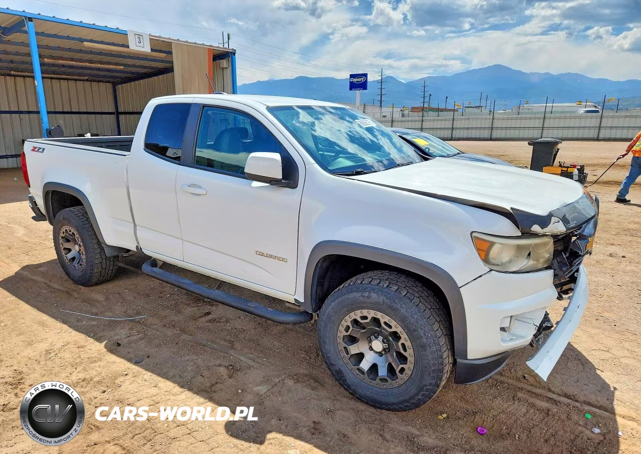 2015 Chevrolet Colorado Z71 VIN:1GCHTCE30F1145492 - 4