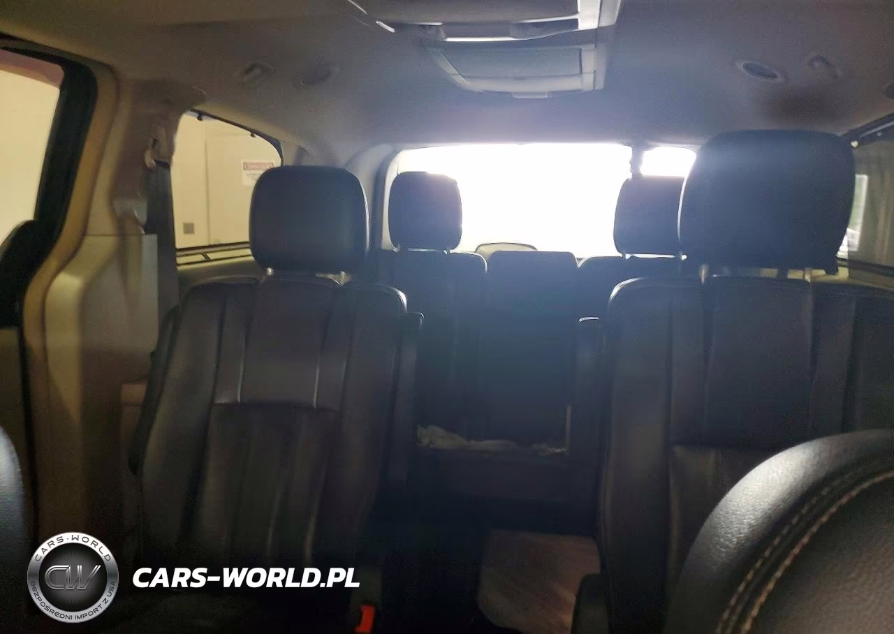 2016 Chrysler Town & Country Touring L VIN:2C4RC1CG5GR158556 - 10