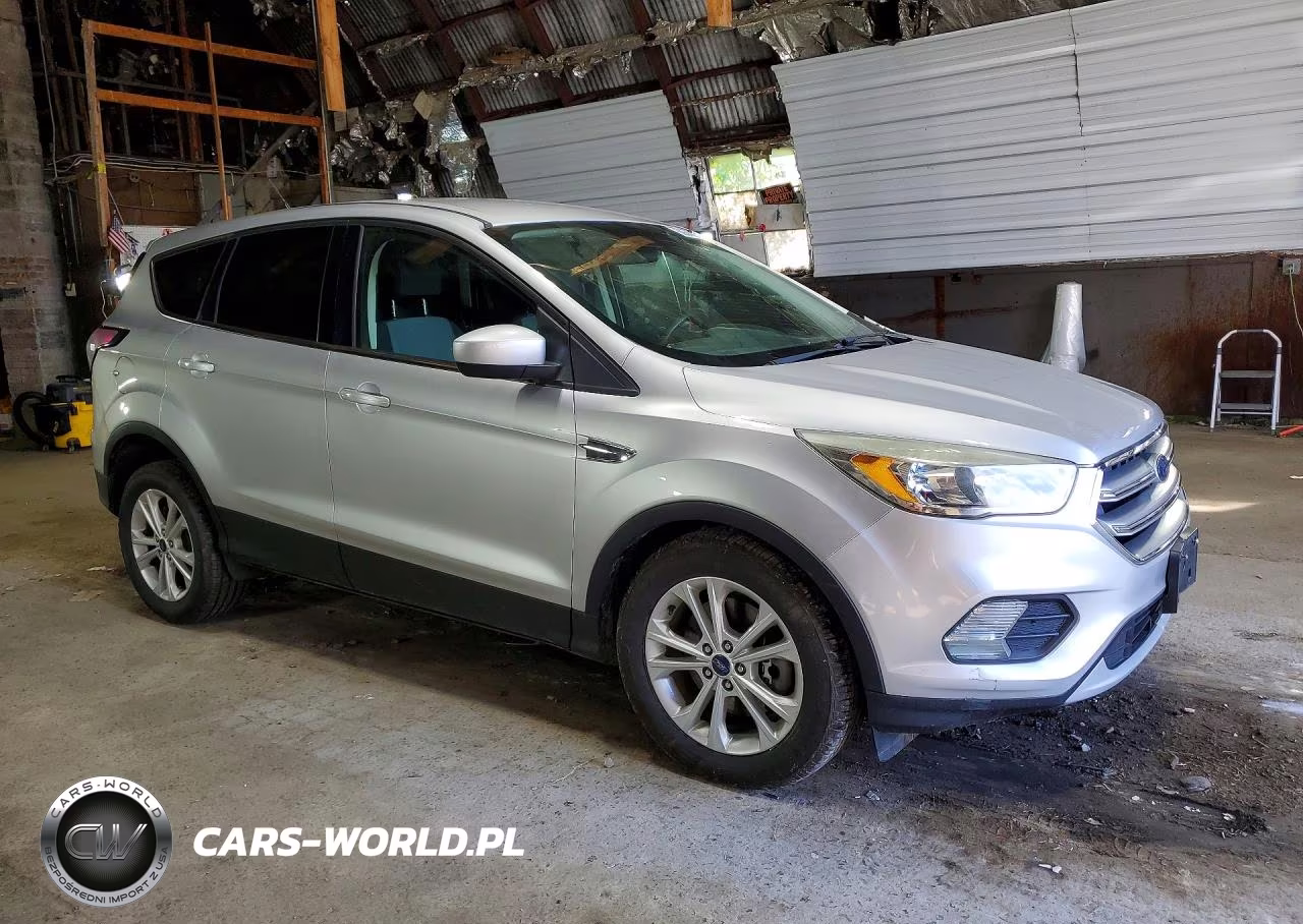 2017 Ford Escape Se VIN:1FMCU9GD6HUC41558 - 4