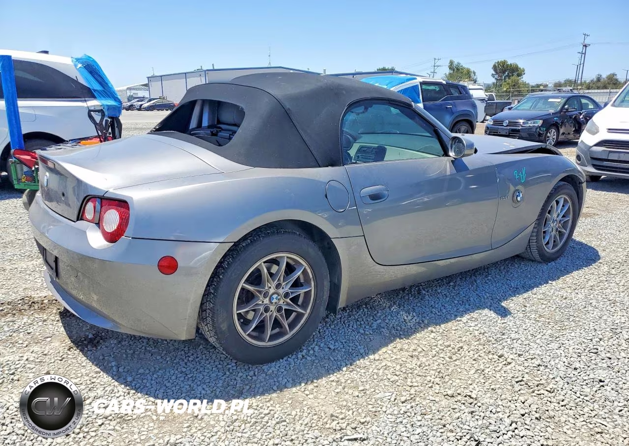 2005 BMW Z4 2.5 VIN:4USBT33505LR70911 - 3