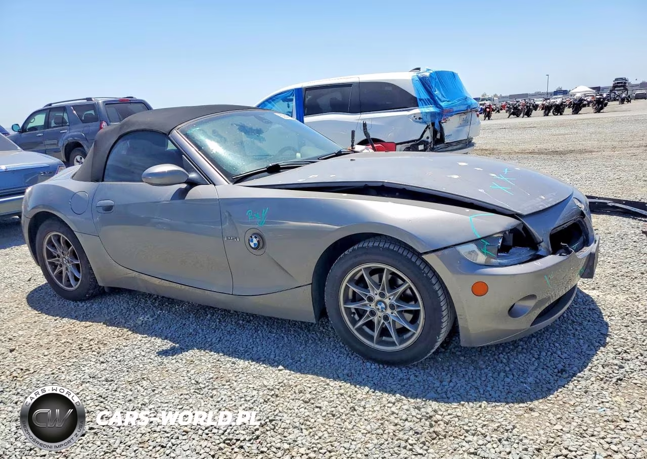 2005 BMW Z4 2.5 VIN:4USBT33505LR70911 - 4