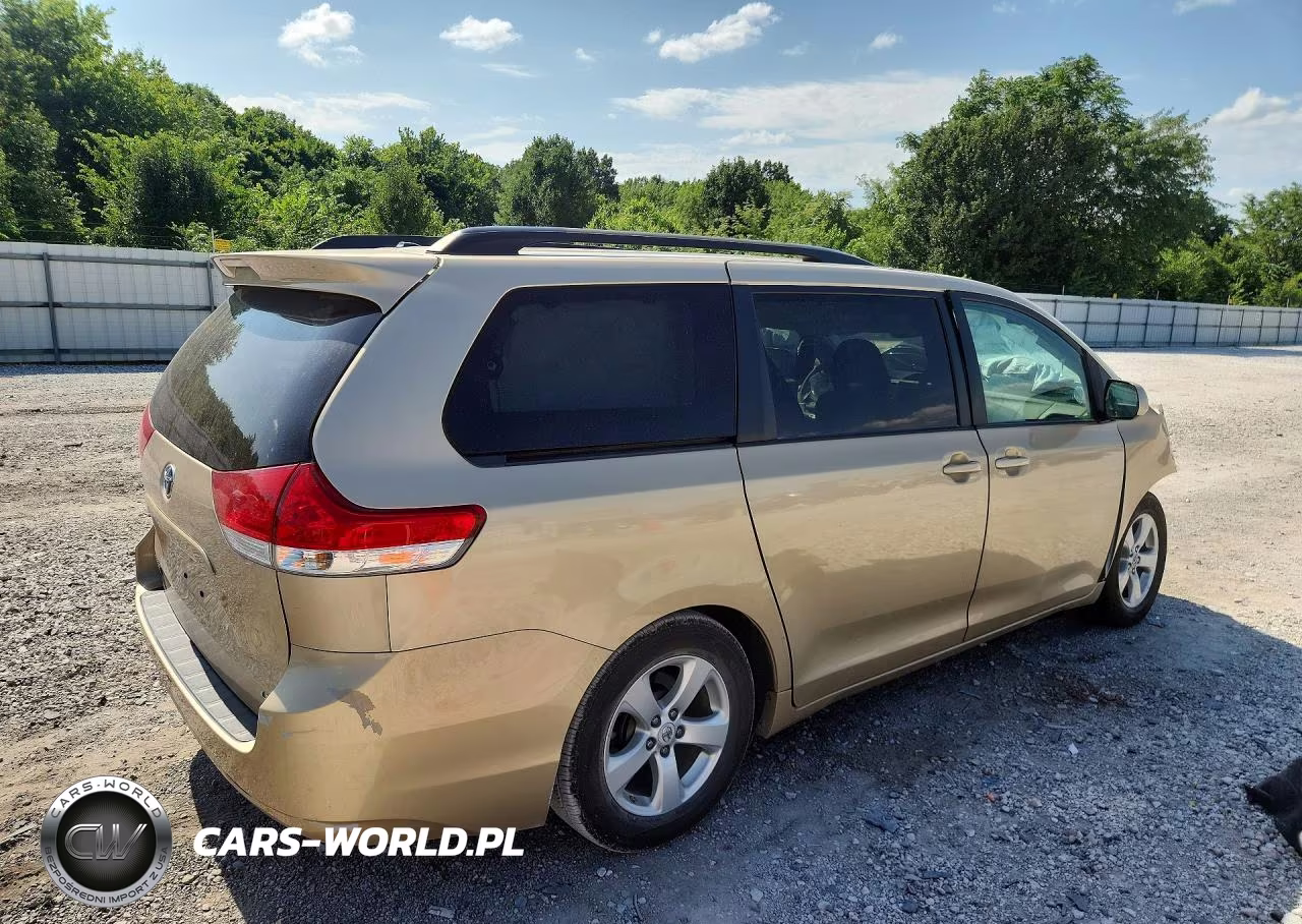 2011 Toyota Sienna Le VIN:5TDKK3DCXBS125113 - 3