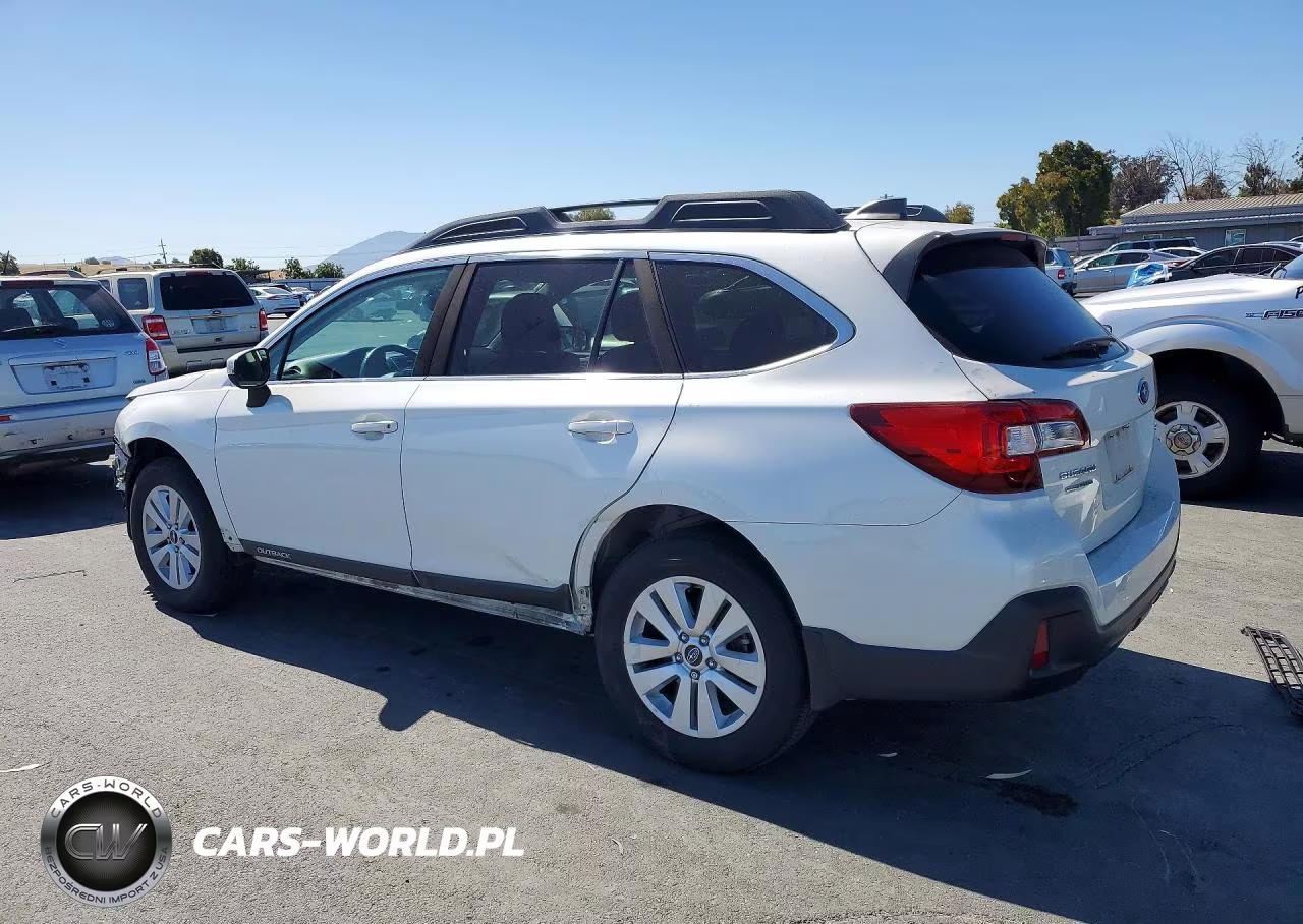 2018 Subaru Outback 2.5I Premium VIN:4S4BSAFC6J3219986 - 2