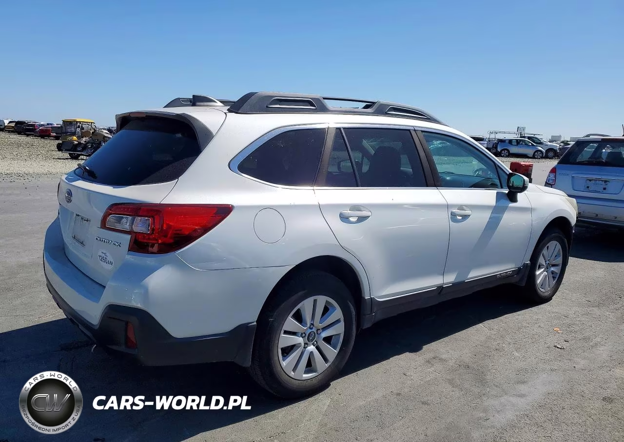 2018 Subaru Outback 2.5I Premium VIN:4S4BSAFC6J3219986 - 3