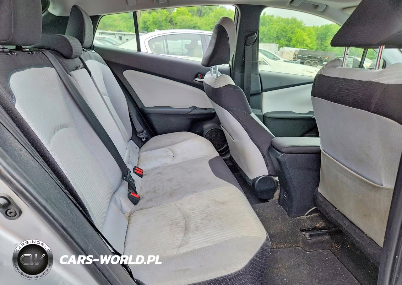 2017 Toyota Prius Three VIN:JTDKARFU2H3033872 - 10