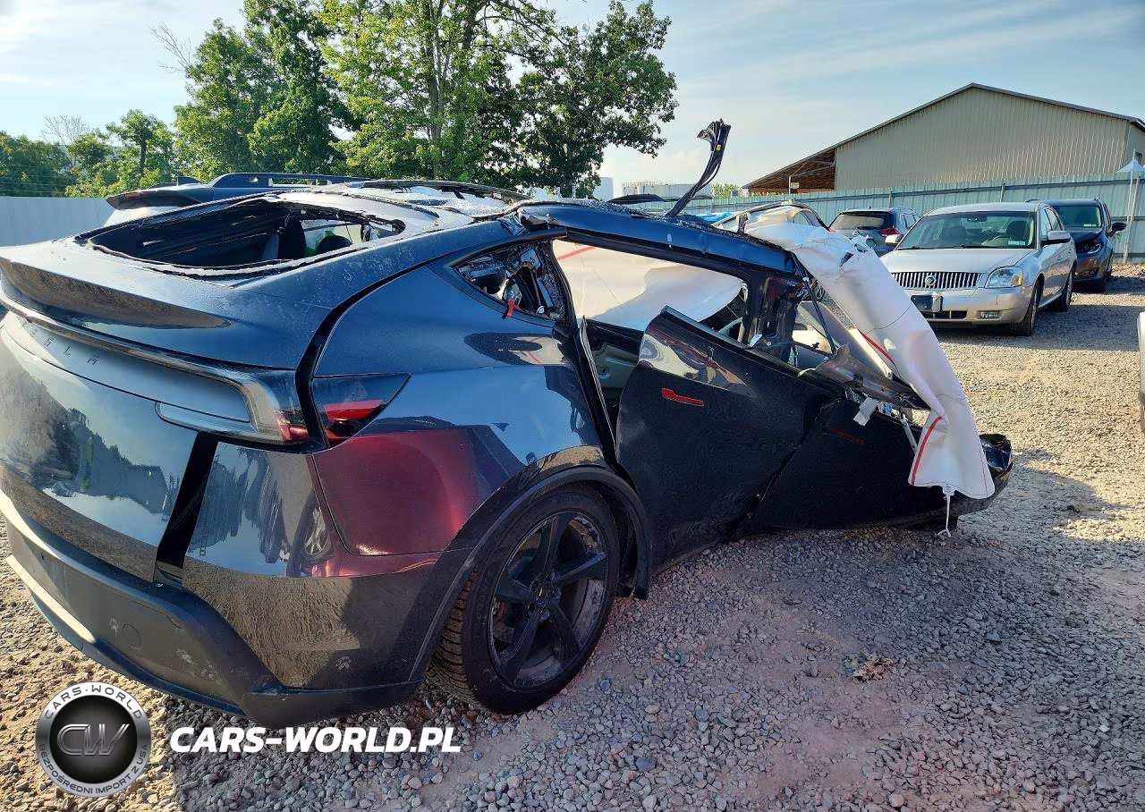 2026 Tesla Model Y VIN:7SAYGDED0TA445734 - 3