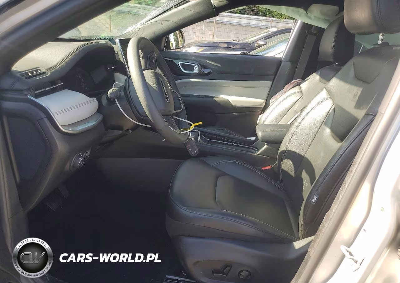 2025 Jeep Compass Limited VIN:3C4NJDCN2ST621070 - 7