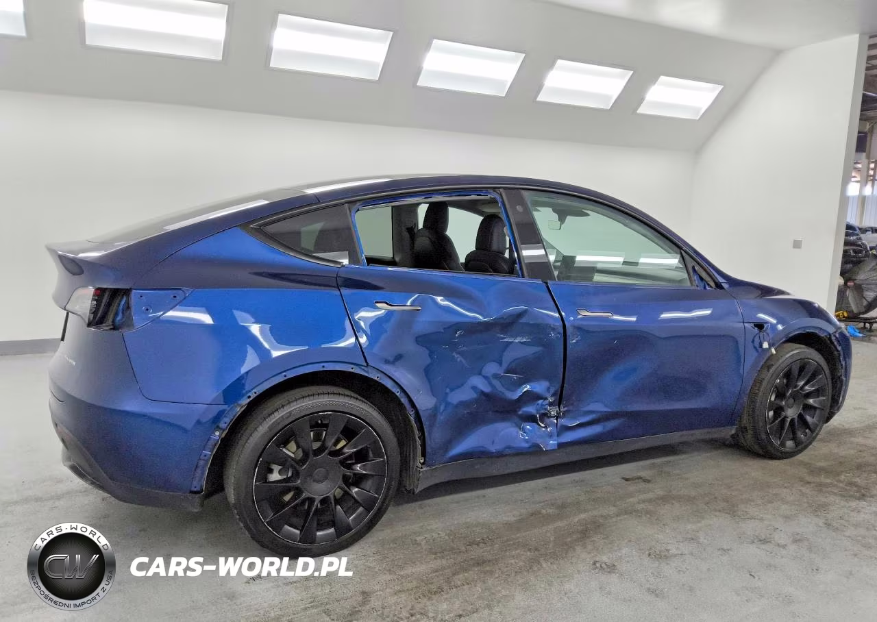 2022 Tesla Model Y VIN:7SAYGDEE3NF481237 - 3