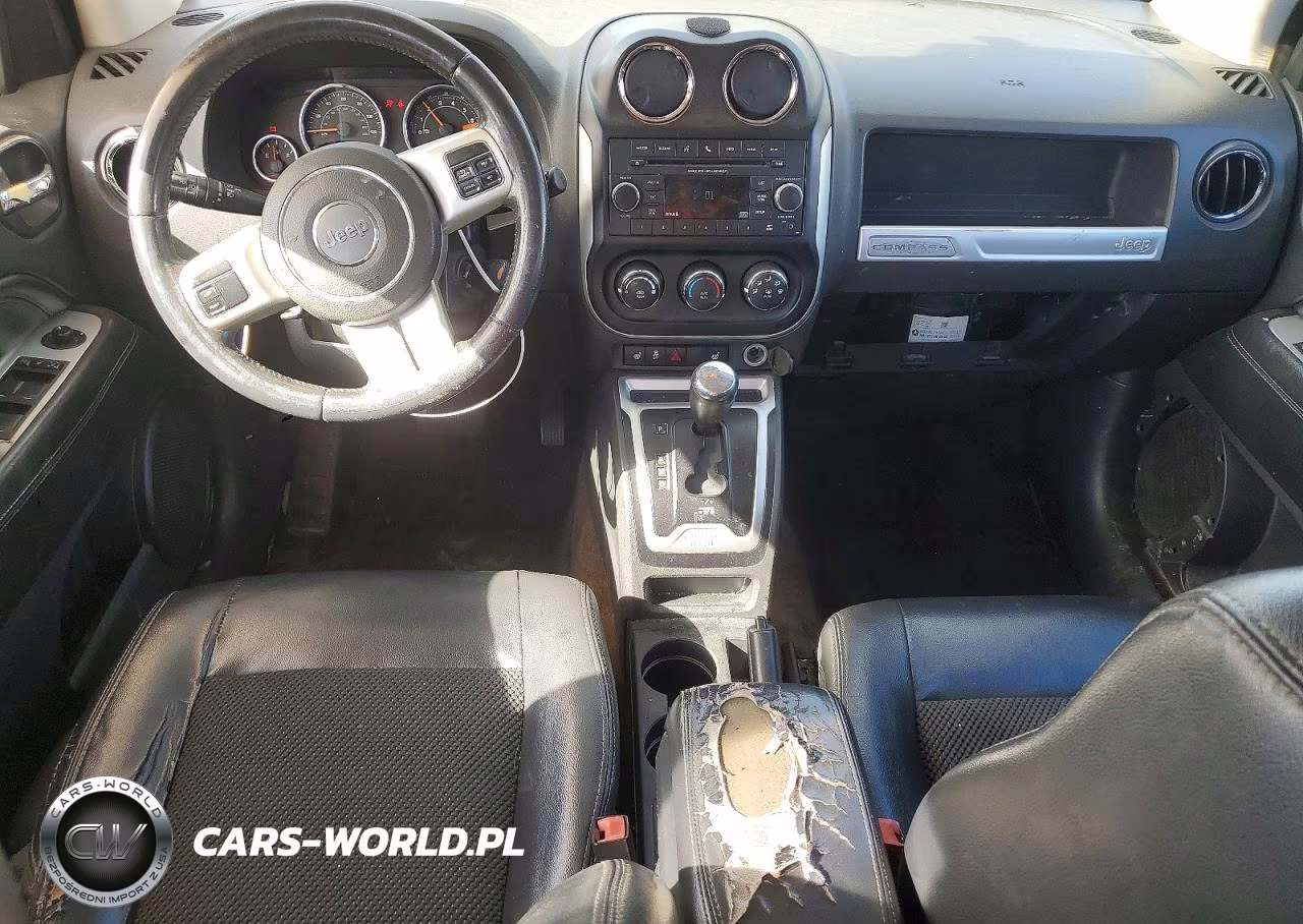 2016 Jeep Compass Latitude VIN:1C4NJCEAXGD665982 - 8