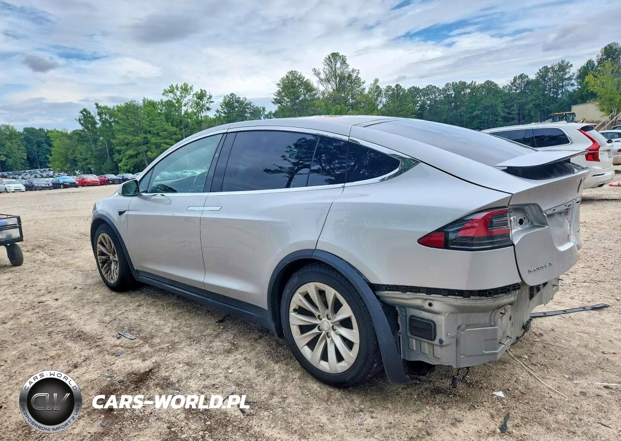 2017 Tesla Model X VIN:5YJXCDE28HF055686 - 2