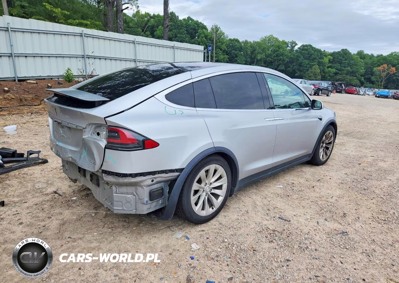 2017 Tesla Model X VIN:5YJXCDE28HF055686 - 3