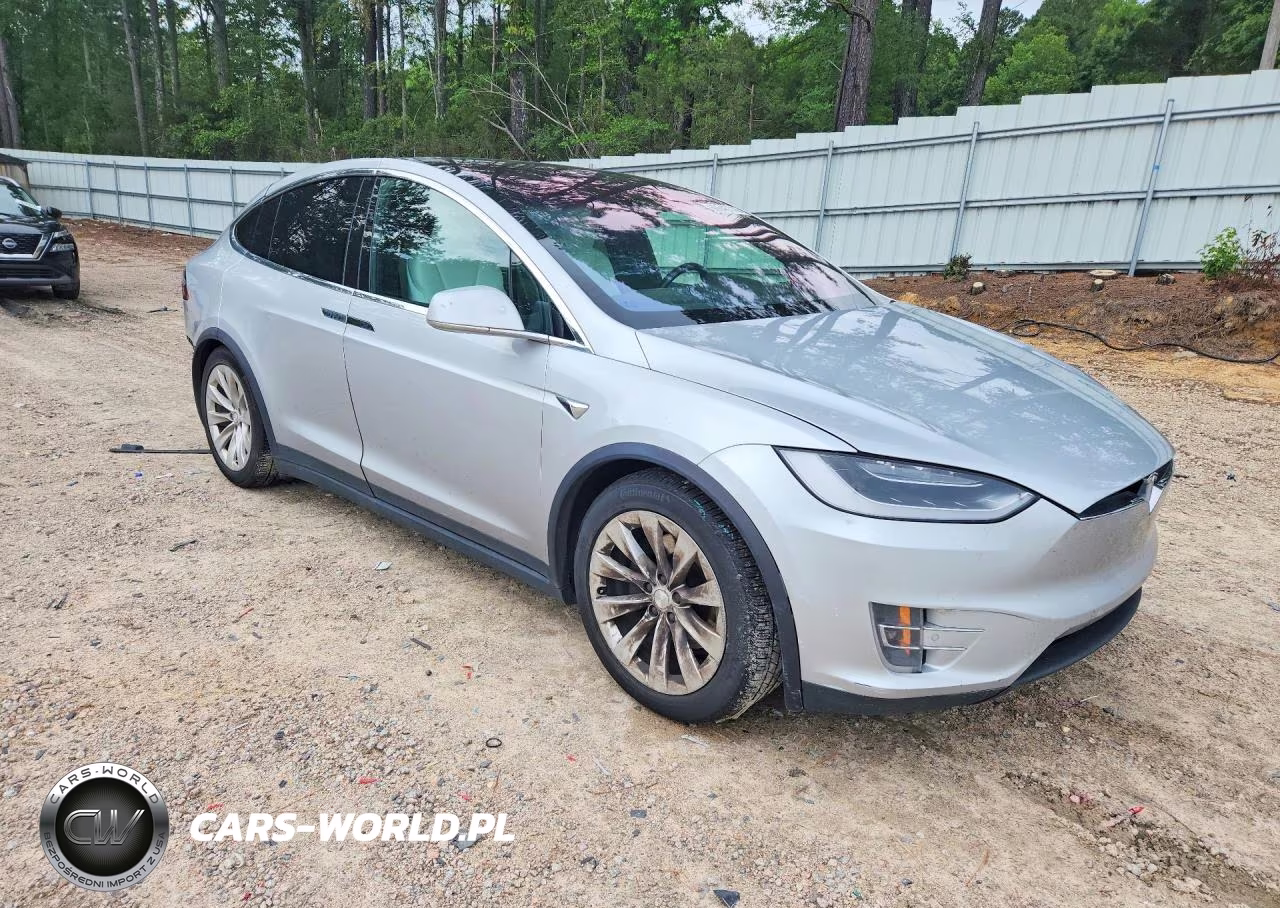 2017 Tesla Model X VIN:5YJXCDE28HF055686 - 4
