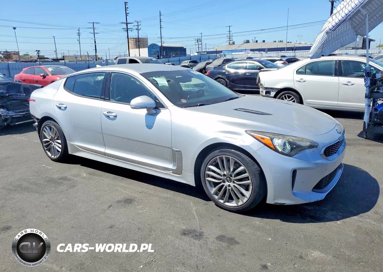 2018 Kia Stinger Base VIN:KNAE15LA5J6012807 - 4