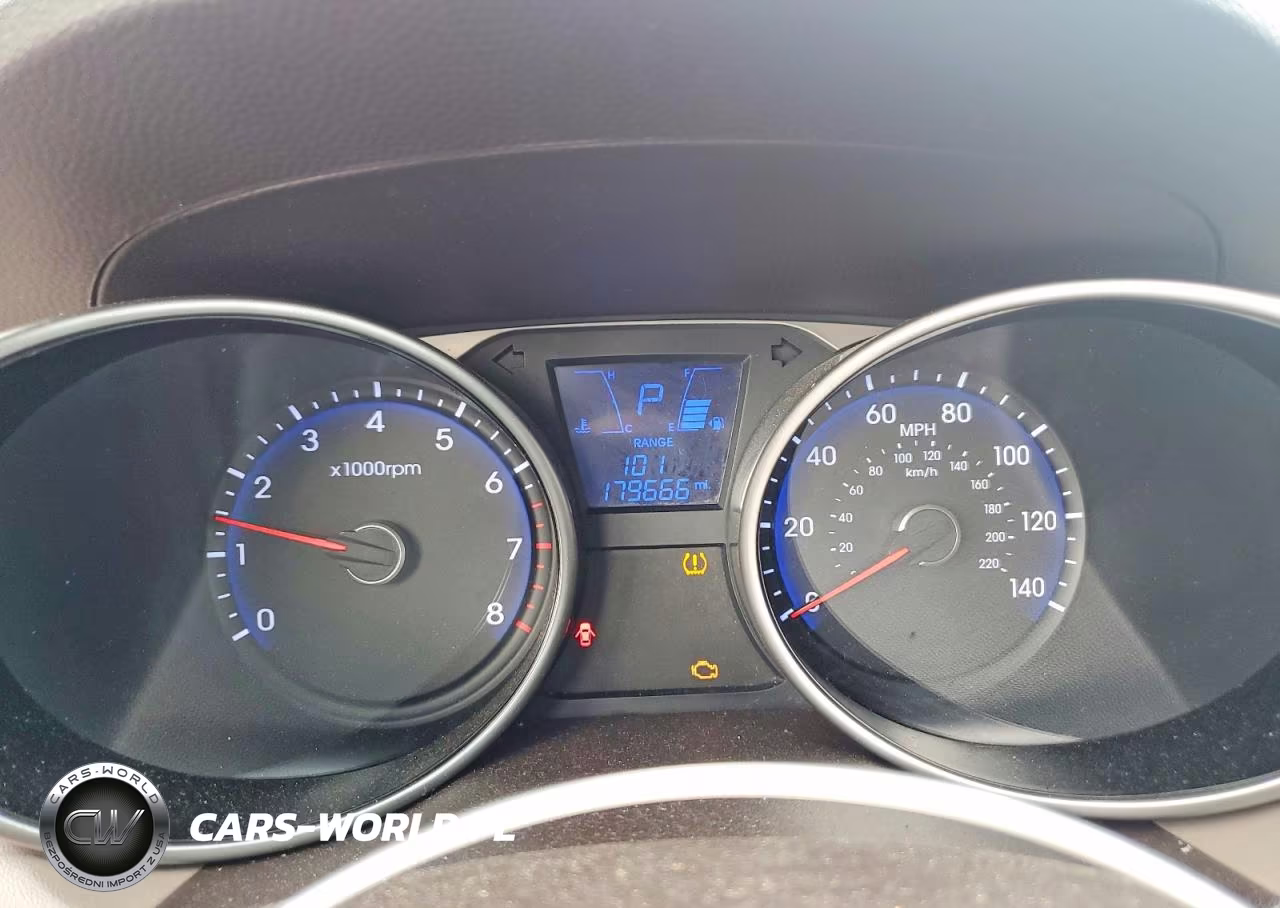 2010 Hyundai Tucson Gls VIN:KM8JUCAC6AU021685 - 9