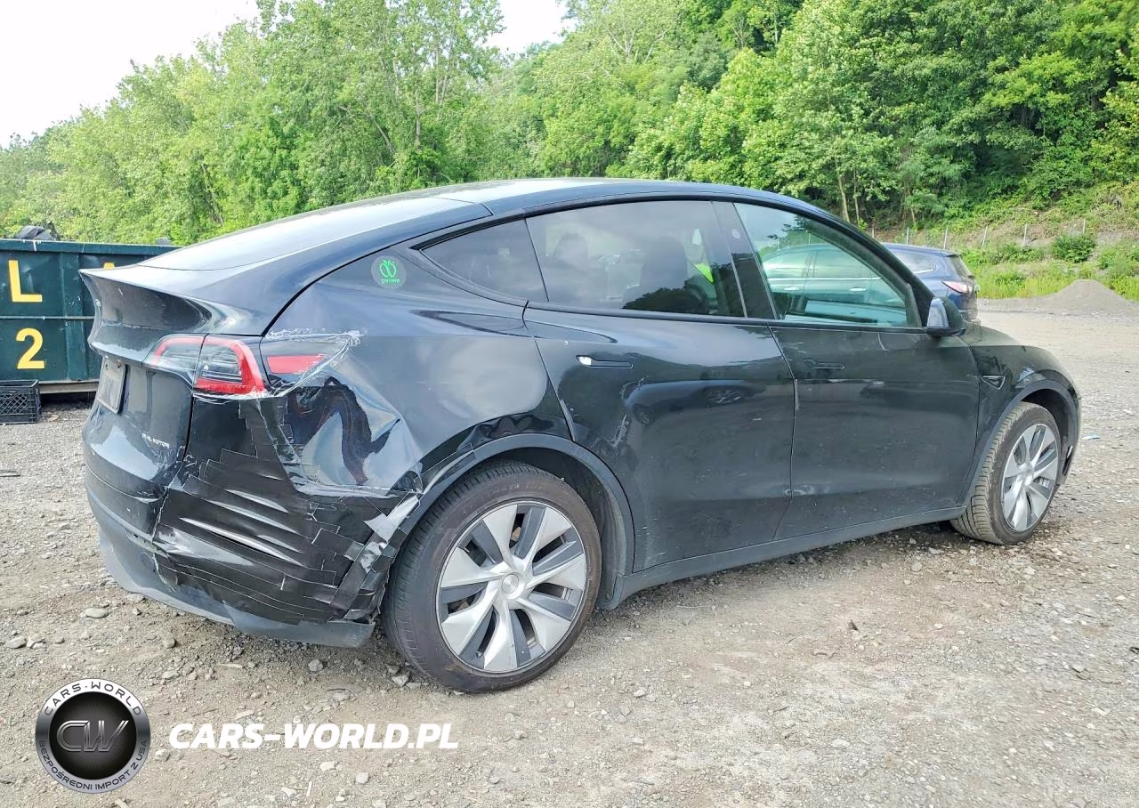 2023 Tesla Model Y VIN:7SAYGAEE0PF921478 - 3