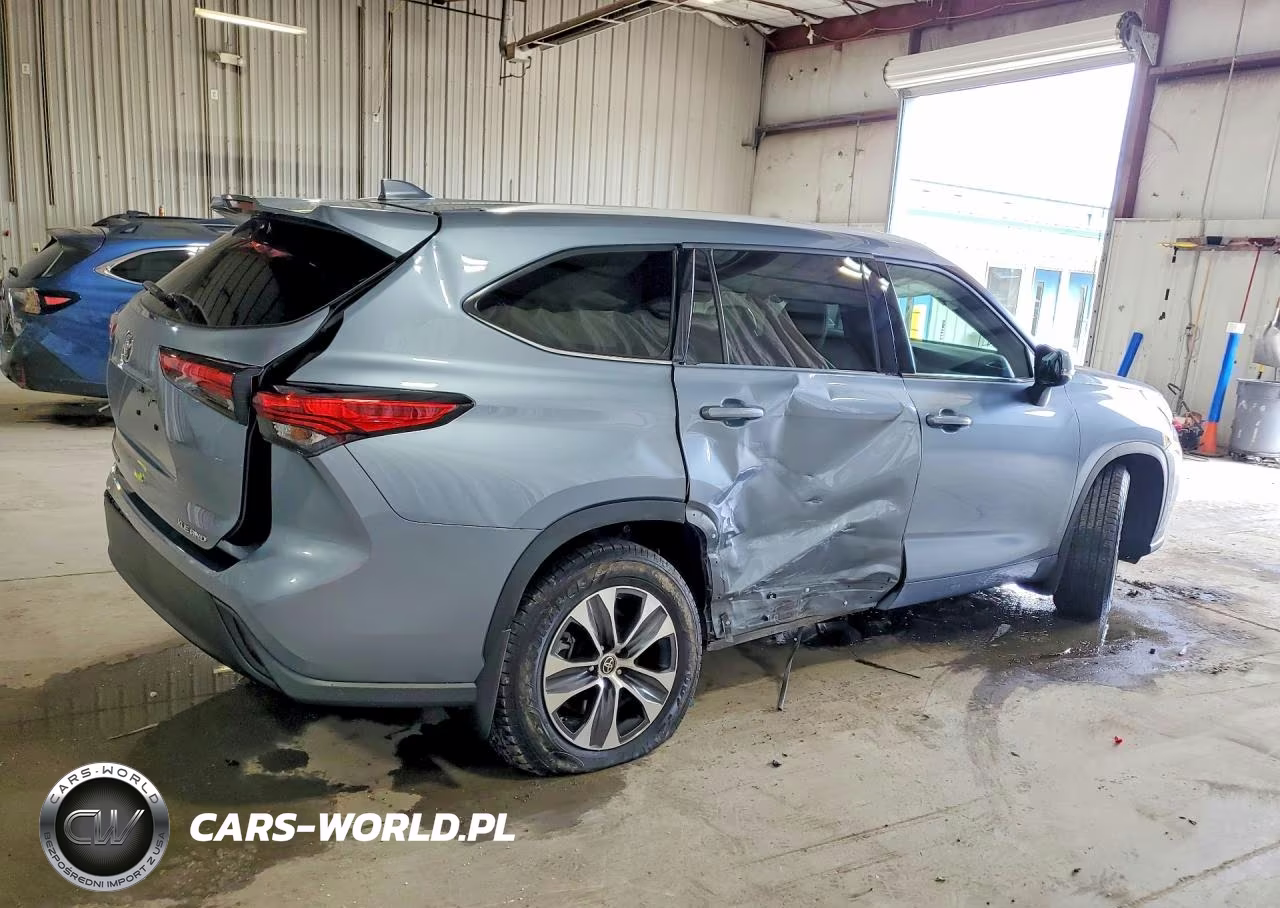 2022 Toyota Highlander Xle VIN:5TDGZRBH4NS225280 - 3