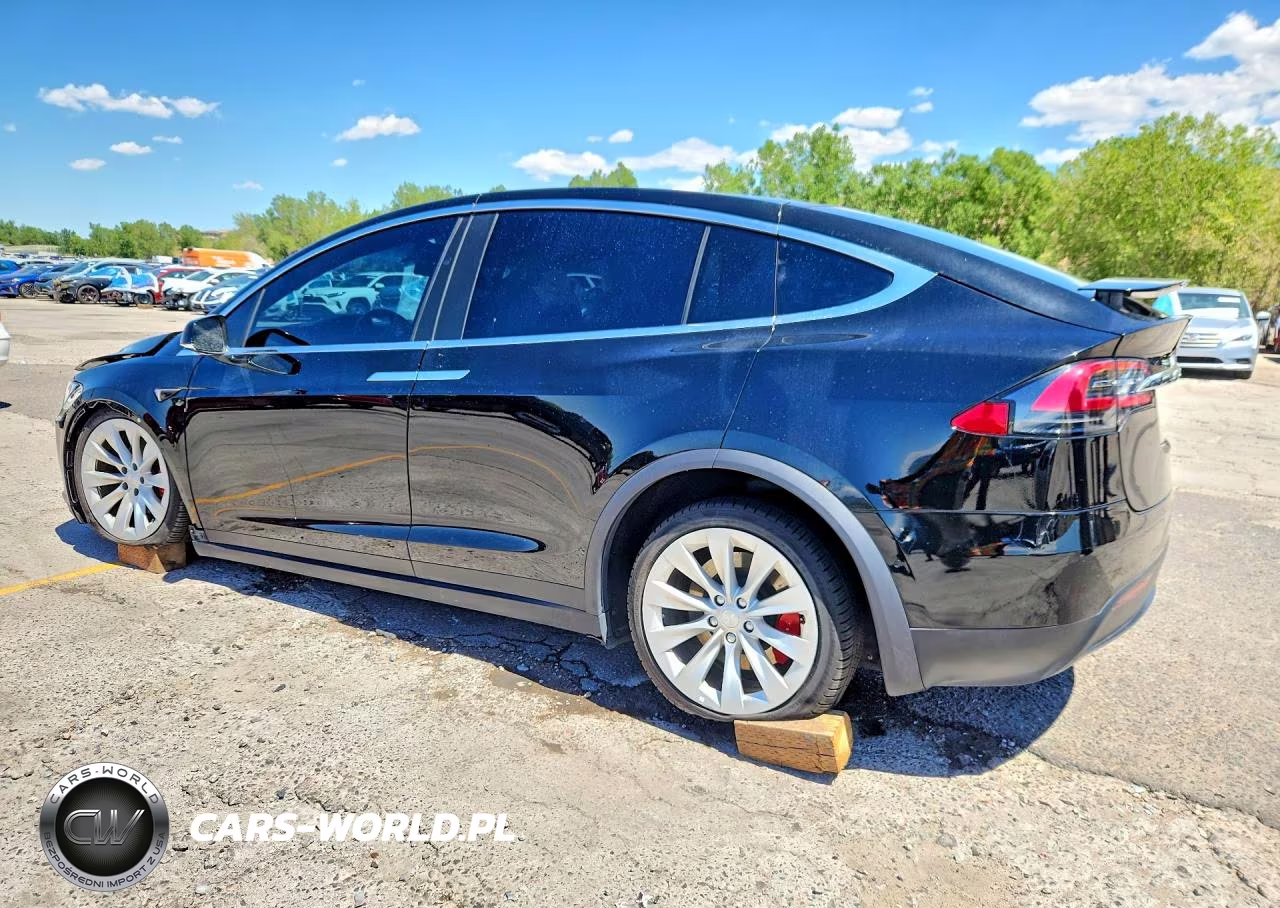 2020 Tesla Model X VIN:5YJXCDE4XLF236105 - 2