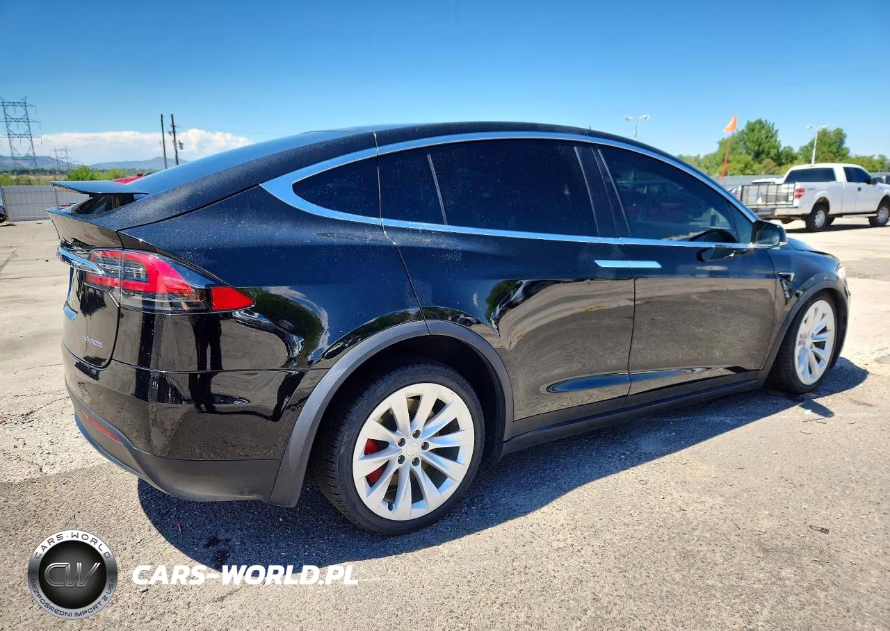 2020 Tesla Model X VIN:5YJXCDE4XLF236105 - 3