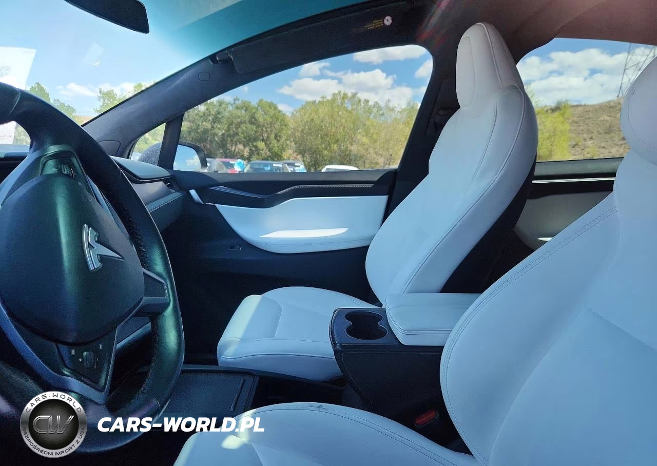2020 Tesla Model X VIN:5YJXCDE4XLF236105 - 7