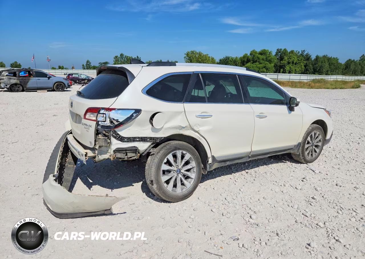 2017 Subaru Outback Touring VIN:4S4BSATCXH3329647 - 3