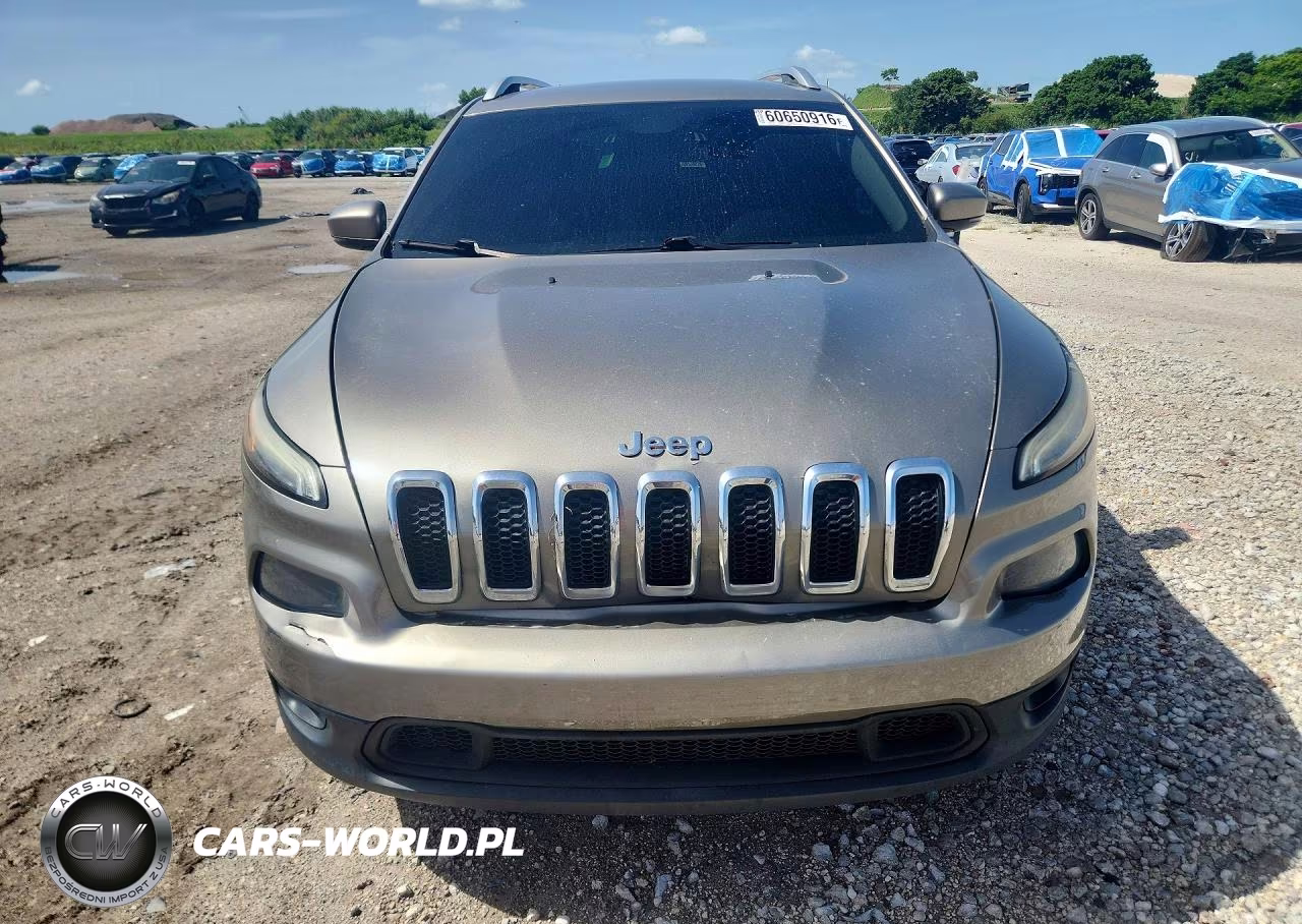 2017 Jeep Cherokee Latitude VIN:1C4PJLCB5HW507673 - 5