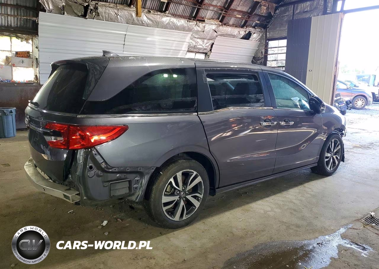 2023 Honda Odyssey Touring VIN:5FNRL6H82PB017910 - 3