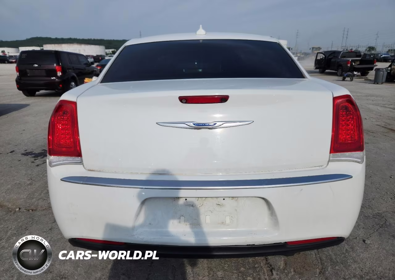 2019 Chrysler 300 Touring VIN:2C3CCAAG6KH662254 - 6
