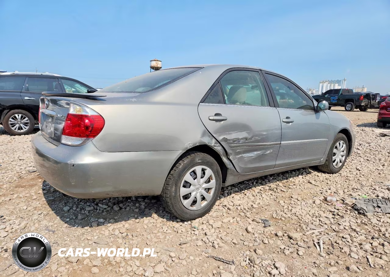 2005 Toyota Camry Le VIN:4T1BE32K15U593664 - 3