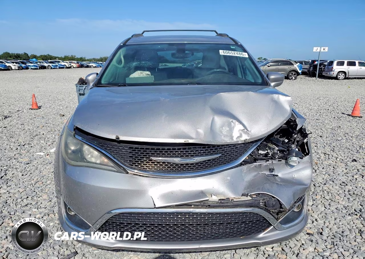 2017 Chrysler Pacifica Touring L VIN:2C4RC1BG6HR553087 - 5
