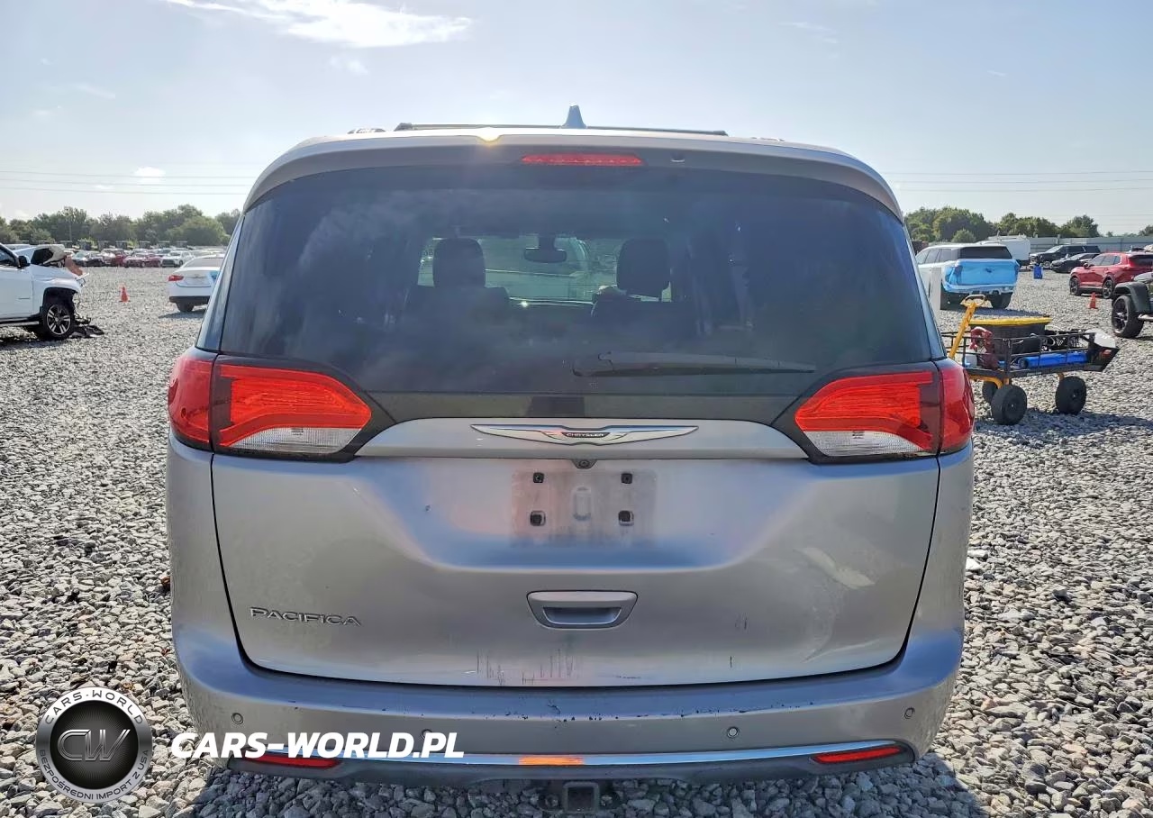 2017 Chrysler Pacifica Touring L VIN:2C4RC1BG6HR553087 - 6