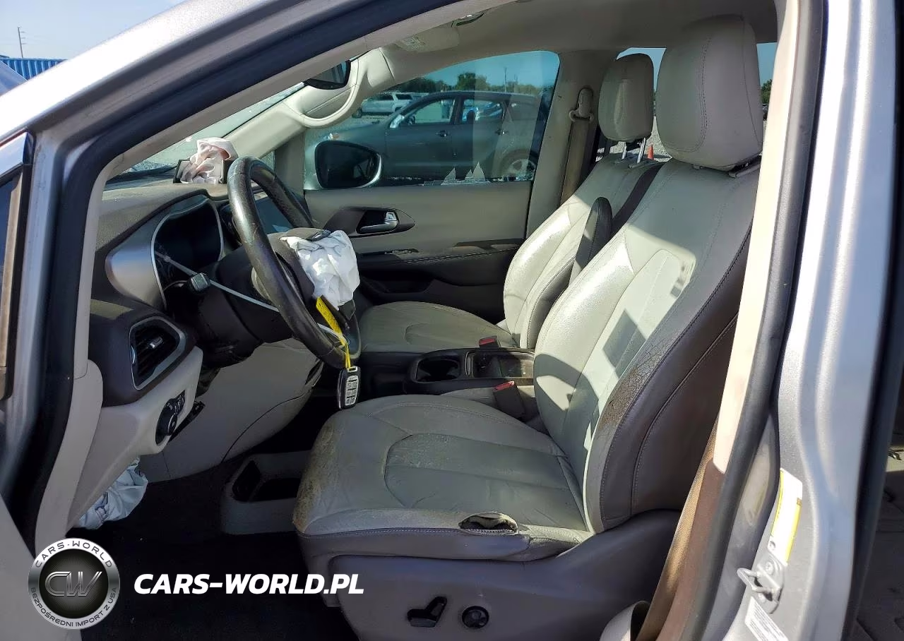 2017 Chrysler Pacifica Touring L VIN:2C4RC1BG6HR553087 - 7