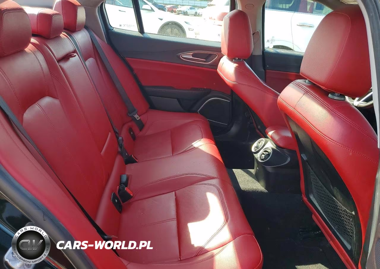 2018 Alfa Romeo Giulia Ti Q4 VIN:ZARFAEEN3J7593960 - 10
