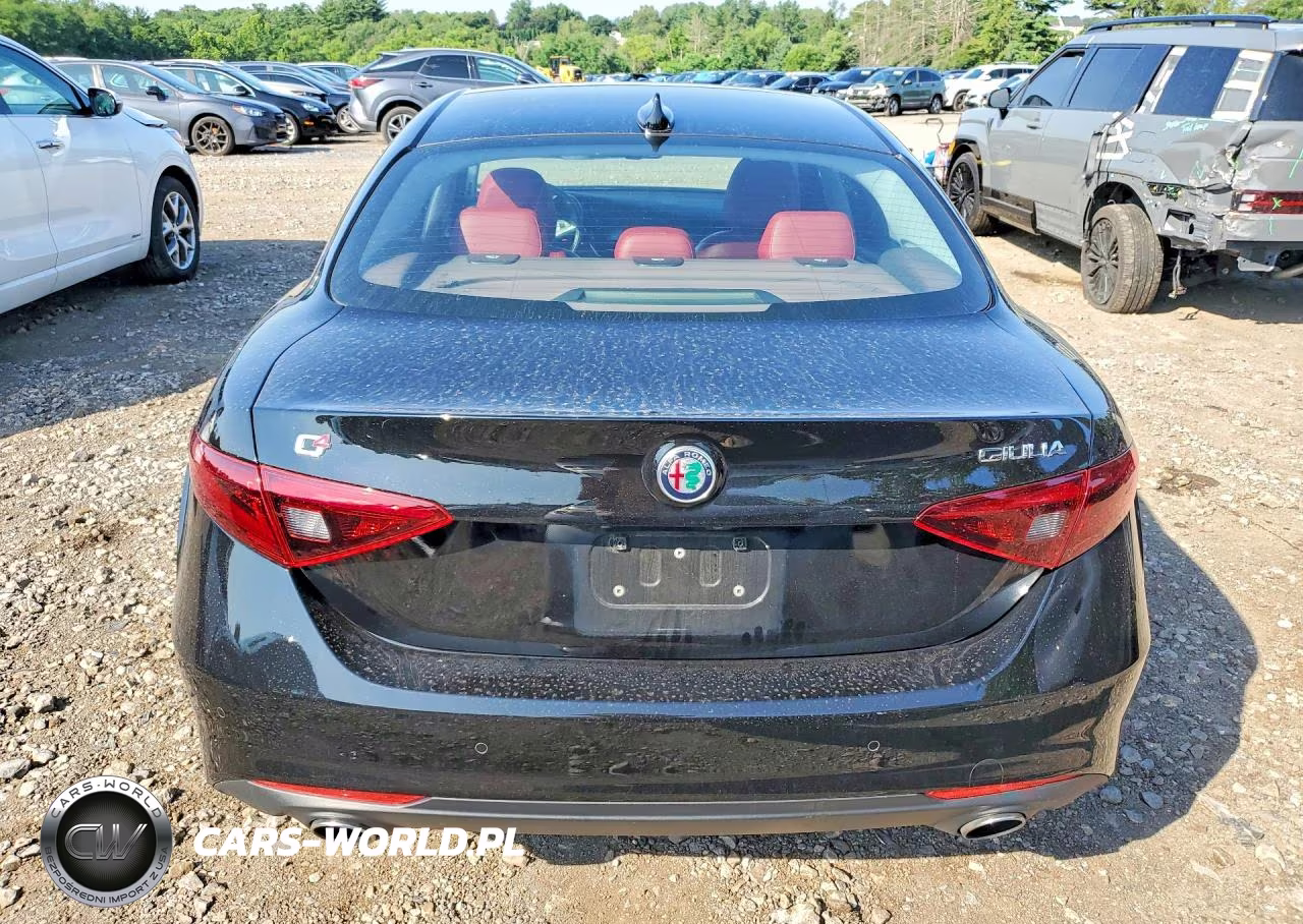 2018 Alfa Romeo Giulia Ti Q4 VIN:ZARFAEEN3J7593960 - 6