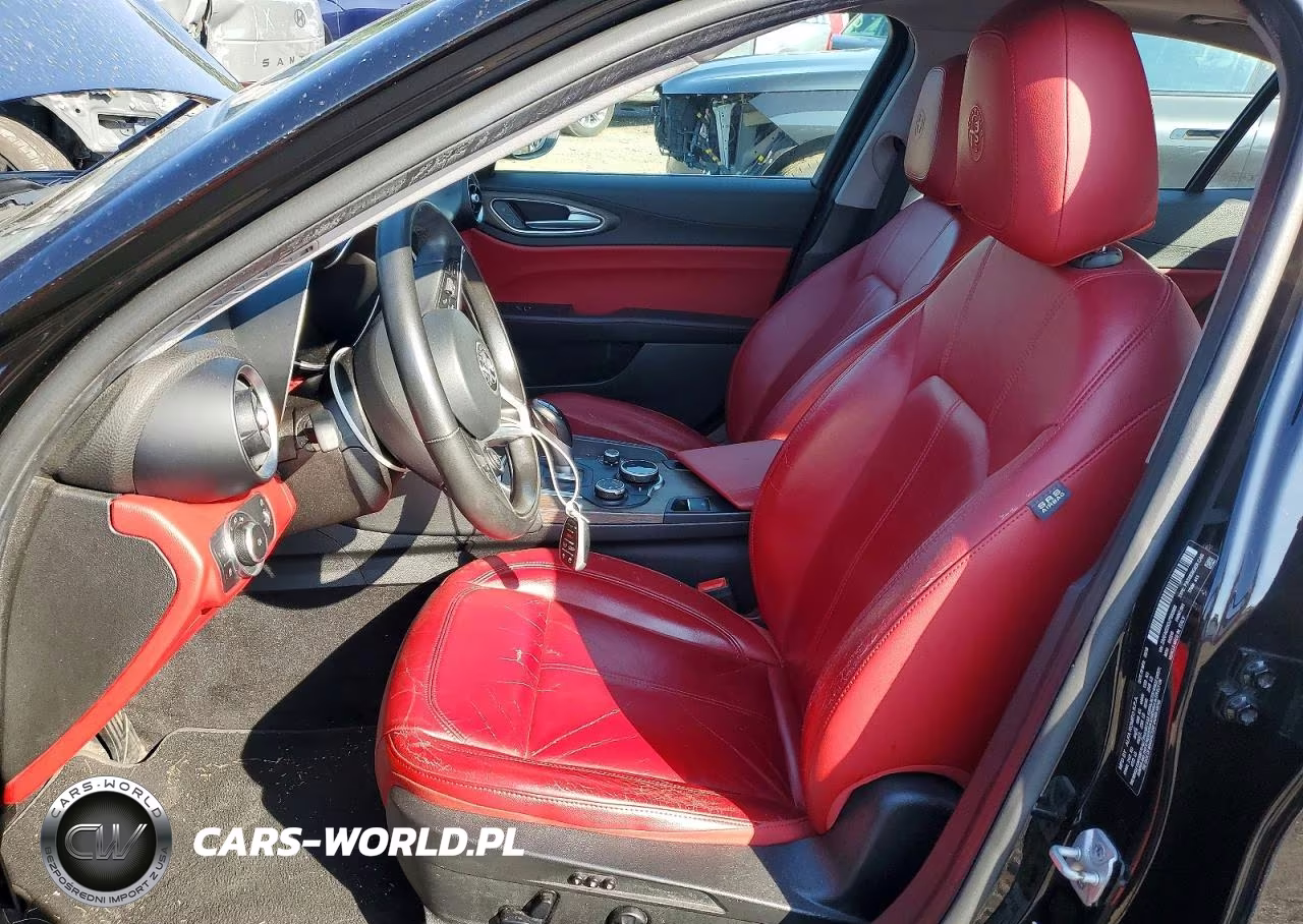 2018 Alfa Romeo Giulia Ti Q4 VIN:ZARFAEEN3J7593960 - 7