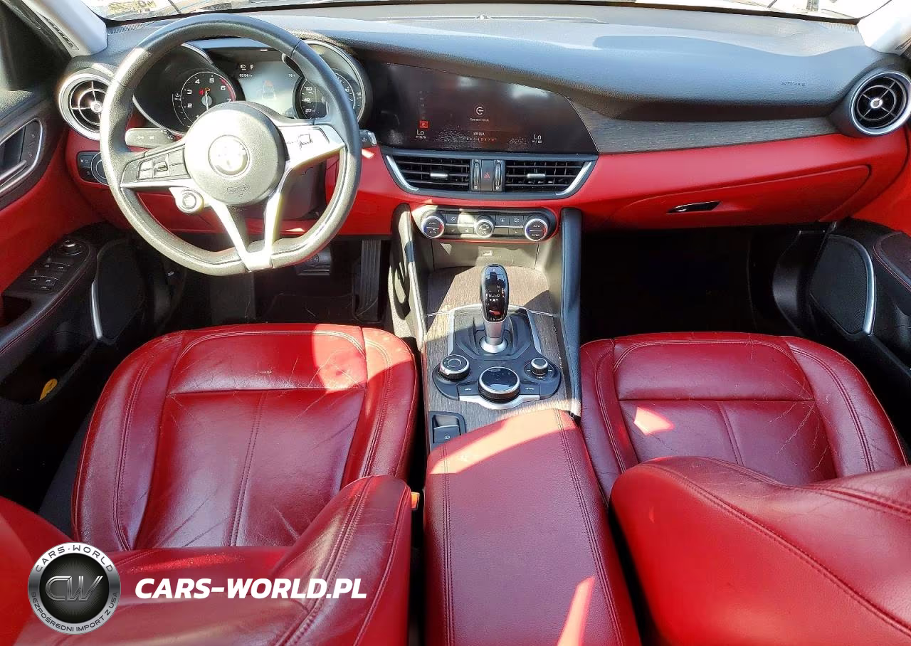 2018 Alfa Romeo Giulia Ti Q4 VIN:ZARFAEEN3J7593960 - 8