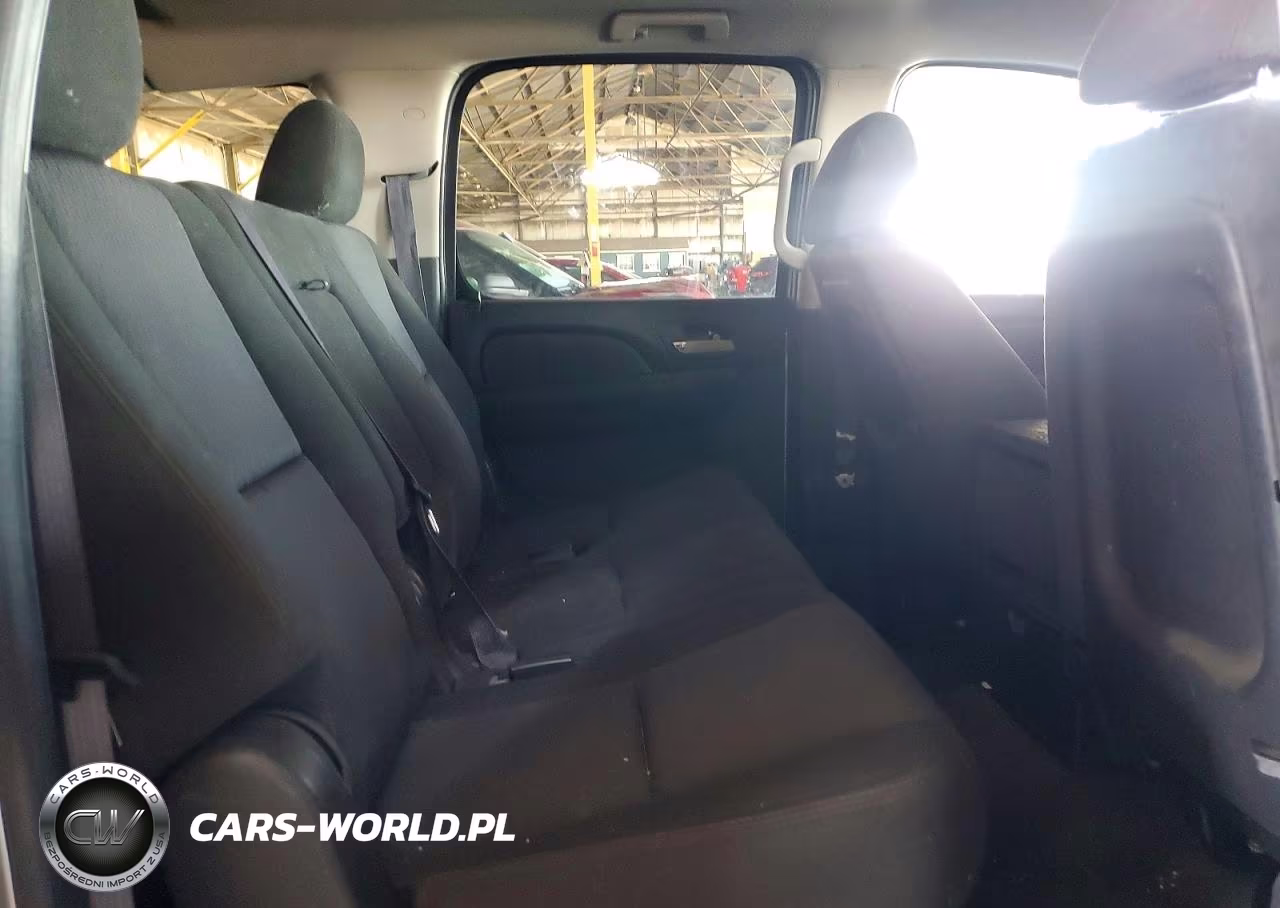 2011 Chevrolet Suburban K1500 Ls VIN:1GNSKHE39BR236432 - 11